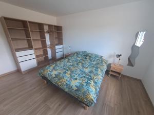 Ένα ή περισσότερα κρεβάτια σε δωμάτιο στο Maison climatisée à Plestin-les-Grèves - 8 personnes