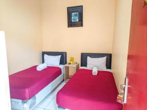 Una cama o camas en una habitación de The Legian 777