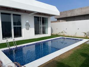 Piscina de la sau aproape de Barefoot Boho