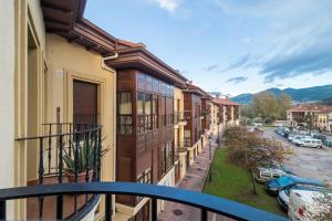 un balcone con vista su una strada di Espectacular dúplex en Cartes a Cartes