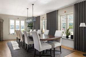 Χώρος καθιστικού στο Luxury villa with spa and private lake