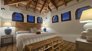 Postel nebo postele na pokoji v ubytování Masos Bruguera - Finca Llambrich