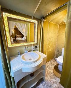 Ένα μπάνιο στο Merzouga Polaris Camp