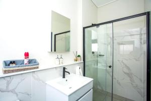 Koupelna v ubytování Waterfall Midrand Lifestyle Luxe + 18 fotografií