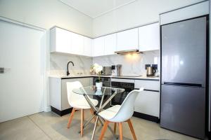 Kuchyň nebo kuchyňský kout v ubytování Waterfall Midrand Lifestyle Luxe