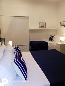 En eller flere senge i et værelse på I DIOSCURI