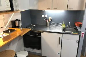 Kuchyň nebo kuchyňský kout v ubytování L'Idéal en Charteuse