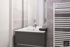 Ένα μπάνιο στο Élégant studio cosy au cœur de Biscarrosse — idéal pour 2 personnes