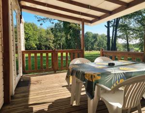 Balkón nebo terasa v ubytování Camping les petites minaudières