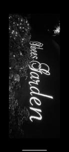 Un cartel que dice gracias escrito en la calle en Sibees Garden, en Kattappana 2 fotos más