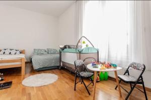 Postel nebo postele na pokoji v ubytování Penthouse Danube Exclusive, Parking, 90m2, Wifi