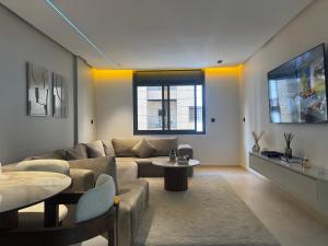 TV a/nebo společenská místnost v ubytování Luxe Appartement Haut Standing Nador Lagoon Rif