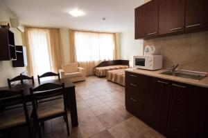 Kuchyň nebo kuchyňský kout v ubytování Family hotel Apolon