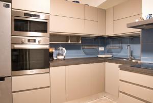 Η κουζίνα ή μικρή κουζίνα στο Cozy mountain escape near Como lake +8 φωτογραφίες