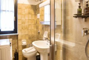 Vannituba majutusasutuses Nido tra i Pini in Cassina Valsassina +15 fotot