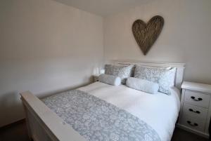 Voodi või voodid majutusasutuse Seaside Nook- stylish stay by the sea toas