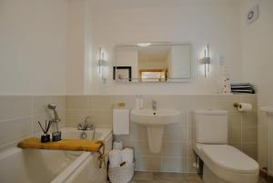 Vannituba majutusasutuses Seaside Nook- stylish stay by the sea +19 fotot