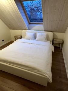 Giường trong phòng chung tại Cozy cottage in Haapsalu Old Town