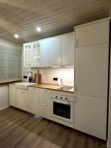 Nhà bếp/bếp nhỏ tại Cozy cottage in Haapsalu Old Town +10 ảnh