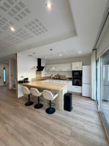 Kuchyň nebo kuchyňský kout v ubytování Villa de 120m2 avc jardin 3 chambres 8 Voyageurs