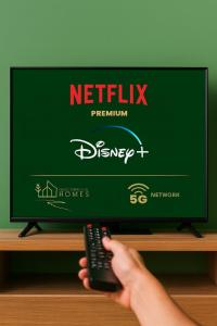 Μια τηλεόραση ή/και κέντρο ψυχαγωγίας στο Green Brook - Blue Suite