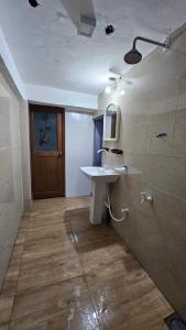 Ένα μπάνιο στο Home Stay by 98