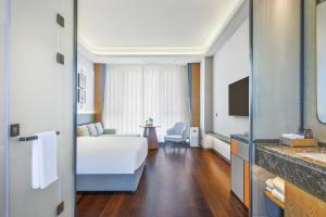 Una cama o camas en una habitación de Novotel Jinan Airport