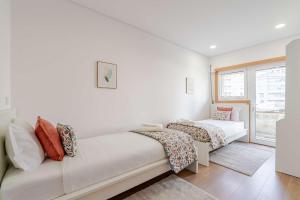 Postel nebo postele na pokoji v ubytování Bright & Cozy Apartment by HostWise