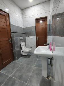 Ένα μπάνιο στο Casa Morals 3BHK