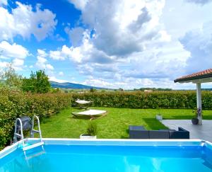 Bassein majutusasutuses Coloft Tuscany või selle lähedal