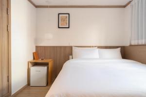 Ένα ή περισσότερα κρεβάτια σε δωμάτιο στο stay105행궁