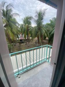 Μπαλκόνι ή βεράντα στο Simply Studio Hotel Parit Raja