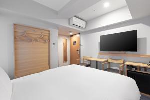 TV a/nebo společenská místnost v ubytování Sotetsu Fresa Inn Kyoto-Kiyomizu Gojo