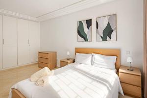 Postel nebo postele na pokoji v ubytování TT Holidays Hassan Tower 3Bedrooms