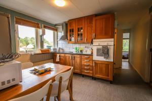 Кухня или мини-кухня в Family & Worker Accommodations in Göteborg
