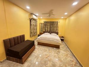 Ένα ή περισσότερα κρεβάτια σε δωμάτιο στο Velora Stays