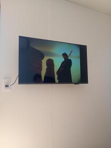 Μια τηλεόραση ή/και κέντρο ψυχαγωγίας στο Container House