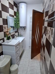 Ένα μπάνιο στο Casa Szabo Vata Bai