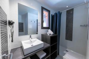 Koupelna v ubytování Le 15-Appartments Collioure + 59 fotografií