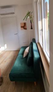 Posezení v ubytování 700 m DAL MARE Apt Porto San Giorgio + 14 fotografií