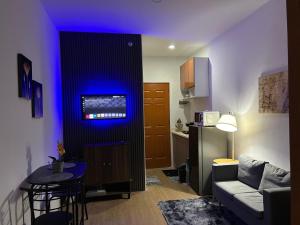 Et tv og/eller underholdning på Charming & Comfortable Studio Haven