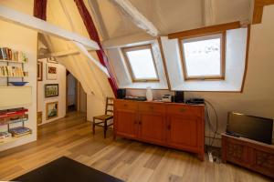 TV a/nebo společenská místnost v ubytování L'Hirondelle - La Cipière Gîtes