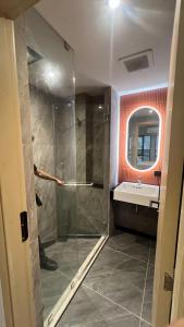 Gallery image of J5 Hotel in Ban Zong Katiam