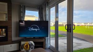 Μια τηλεόραση ή/και κέντρο ψυχαγωγίας στο Cranfield Bay Getaway +24 φωτογραφίες