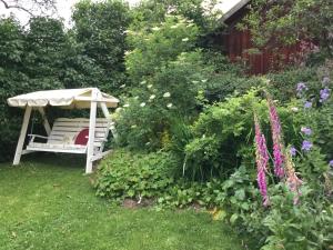 Un jardín fuera de Tyras stuga