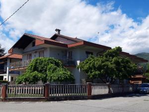 Το κτήριο όπου στεγάζεται  το διαμέρισμα