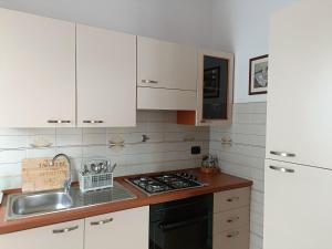 Η κουζίνα ή μικρή κουζίνα στο Casa Tatiana - Balangero