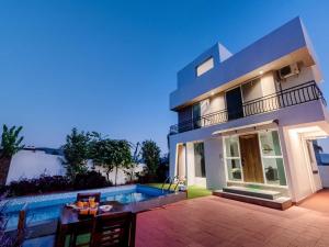 Πισίνα στο ή κοντά στο Ventara Bliss Bungalow by Palette | Pvt Pool | Lonavala
