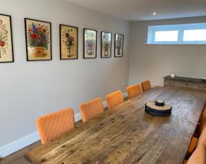 Posezení v ubytování The Stables - Newly Renovated 4 bed house