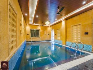 Bazén v ubytování Sky Residency Jaisalmer nebo v jeho okolí
